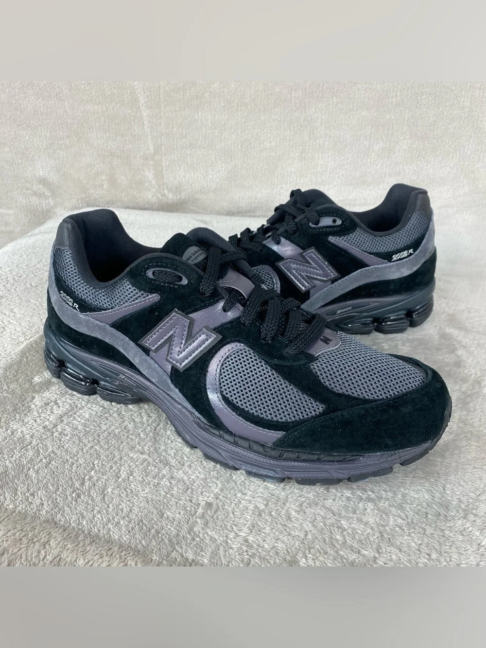 New Balance 2002R Shoes Mens Size 11 Black Gray Suede Running Sneakers NEW